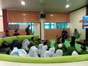 Pusat Perpustakaan Menerima Kunjungan Siswa-siswi Madrasah Salafiyah Full Day Kota Cirebon.